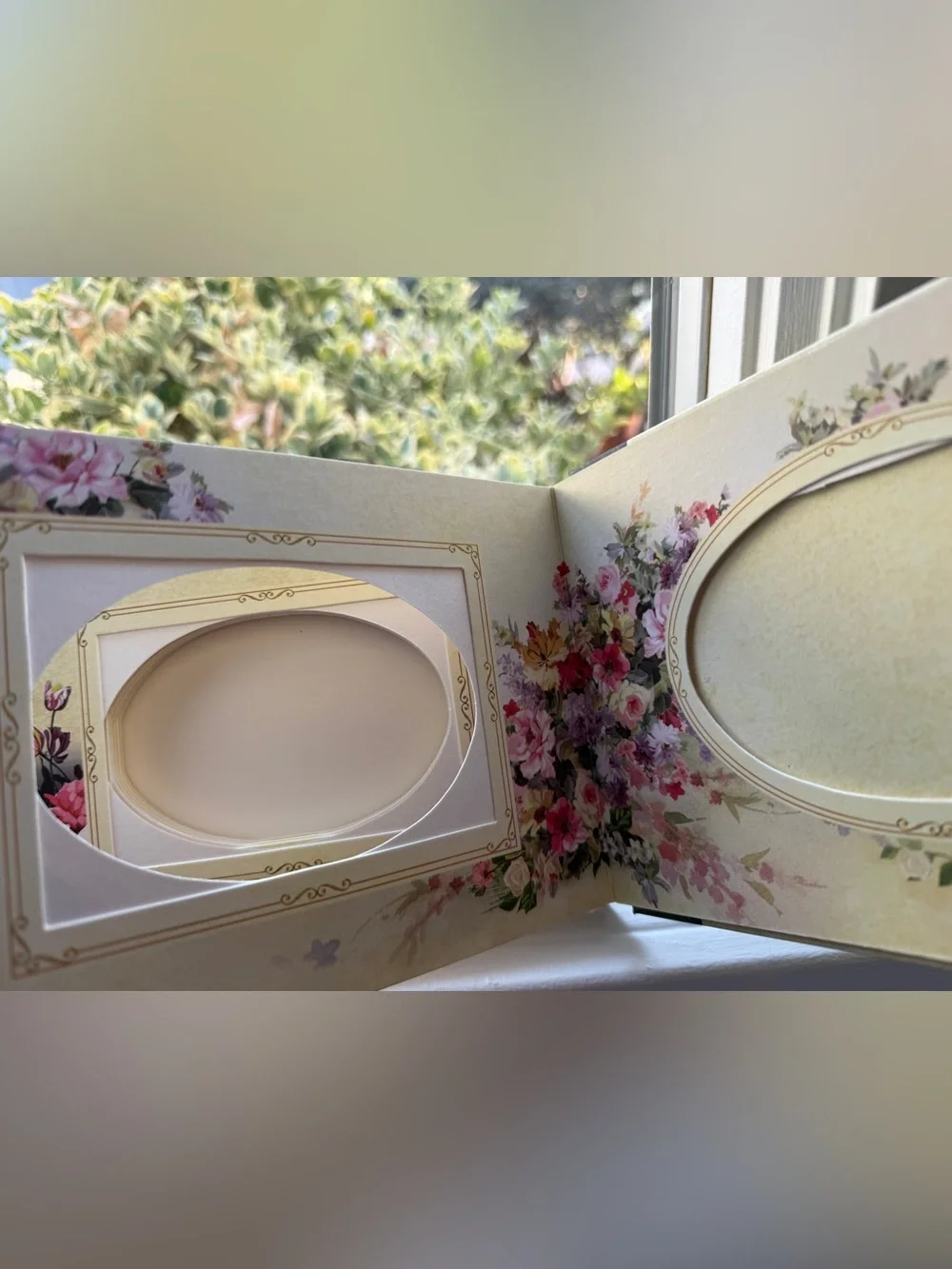 Gorgeous Photograph Album - Vintage Victorian-Style Floral Themed